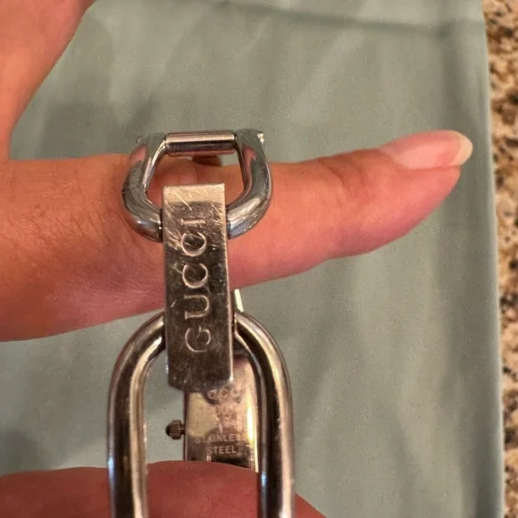 Authentic Gucci Watch 1500L Silver - Picture 3 of 8